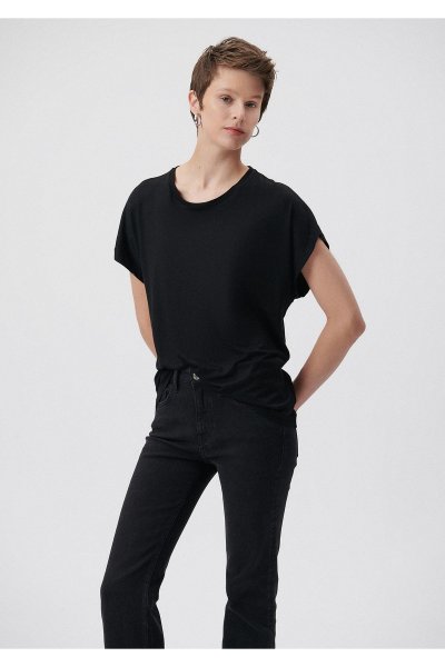 Mavi Kadın Siyah Basic Tişört Regular Fit / Normal Kesim 1611649-900