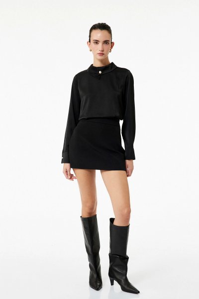 Koton Kadın Asimetrik Yaka İnci Düğme Detaylı Uzun Kollu Saten Bluz 6WAK60207UW