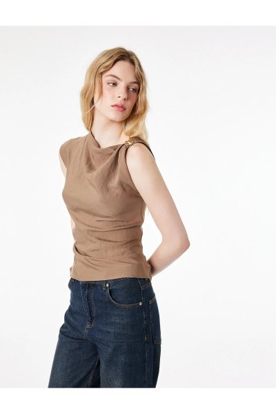 Koton Modal Kumaş Kolsuz Kayık Yaka Aksesuar Detaylı Bluz 6SAK30025PW