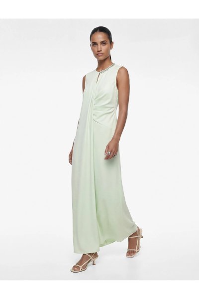 Koton Bisiklet Yaka Kolsuz Drapeli Taş Detaylı Uzun Saten Abiye Elbise 6SAK80008FW