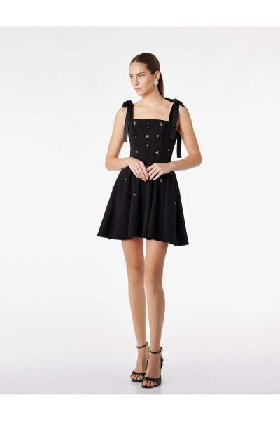 Koton Krep Scuba Kumaş Taş Detaylı Fiyonk Bağlamalı Askılı Mini Kloş Elbise 6SAK80100FK